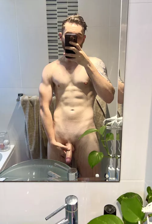 26, 6’4, chats always open if you want to tell (m)e something you want to do to me 🥵