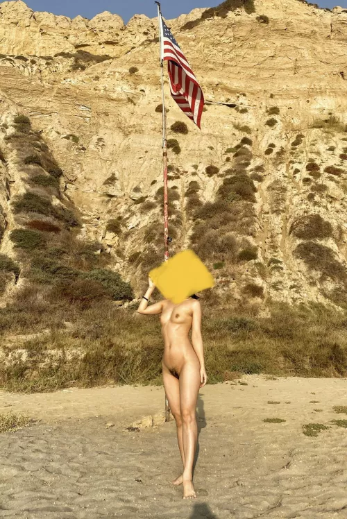 30 (f) naked at the beach. What would you rate me if you saw me?