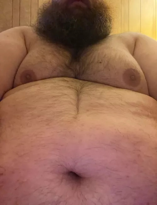 Any ladies in here that like big hairy bearded guys like myself? Let’s chat and play.