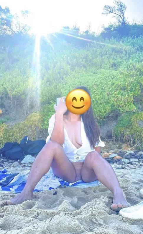 Asian (F)irst time going to nudist beach.. it’s an awesome experience..