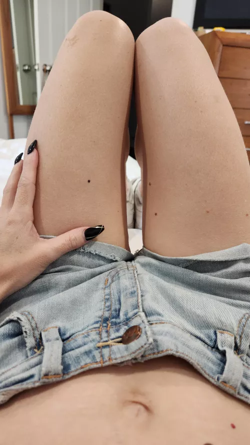Aussie thigh gap in shorts