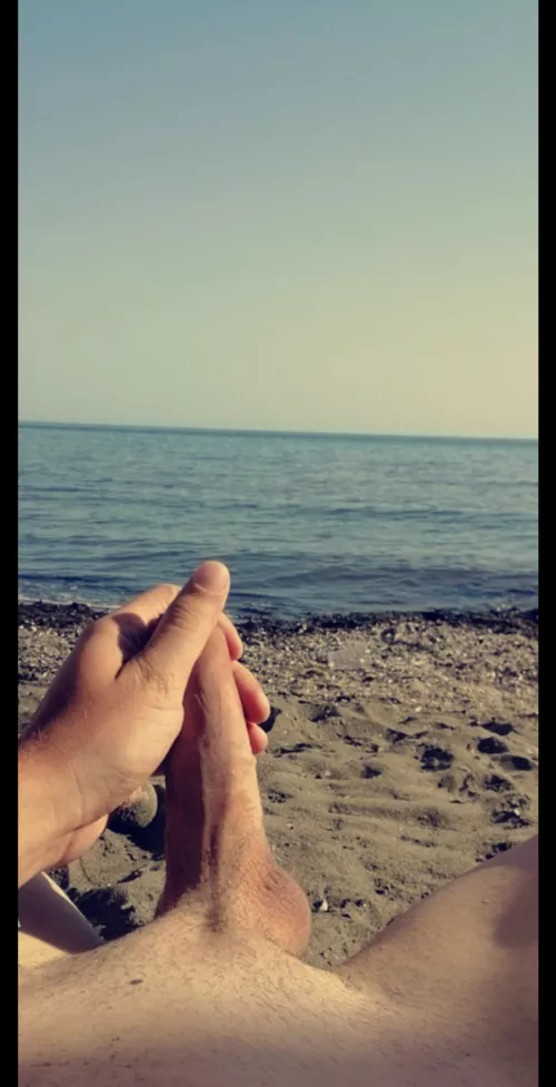 boner on a Greek beach 😎😈
