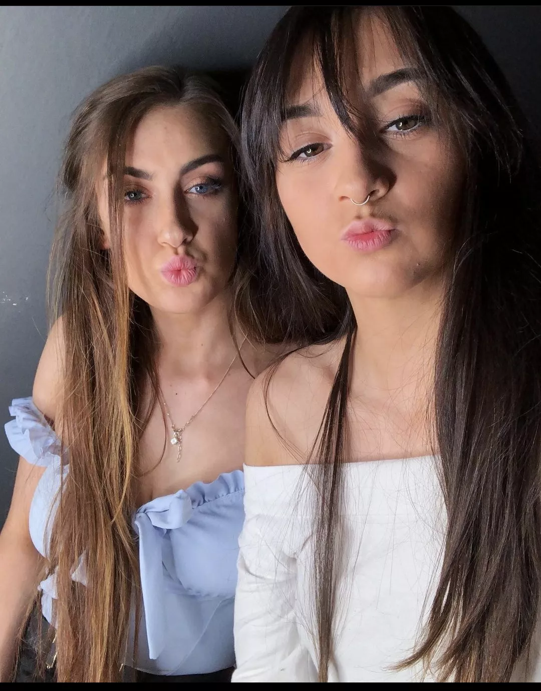 Chav girls waiting for a kiss, 1 or 2?🤔🤤