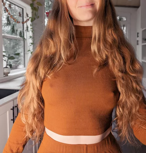 Chilly mornings make me wish I had more layers on [f]