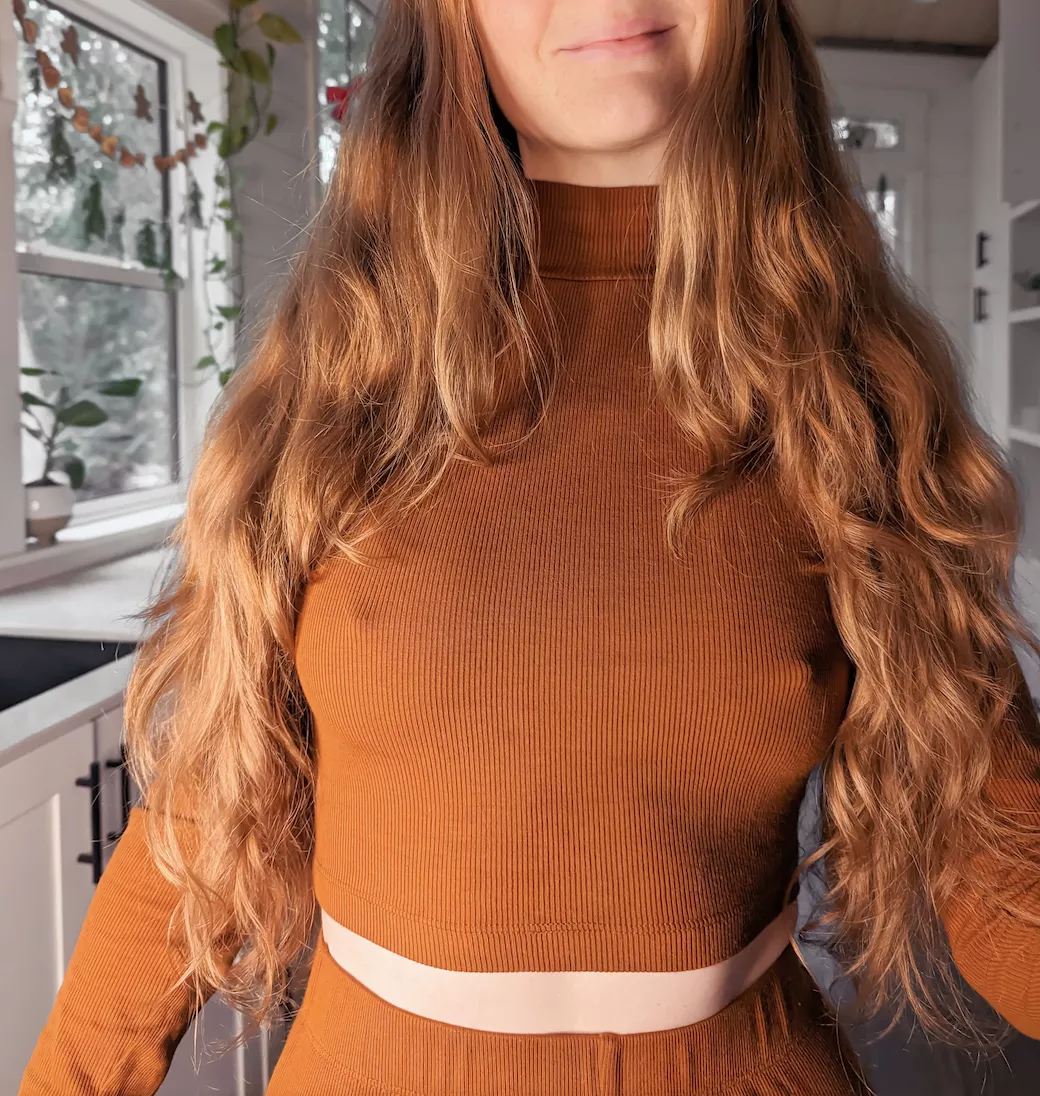 Chilly mornings make me wish I had more layers on [f]