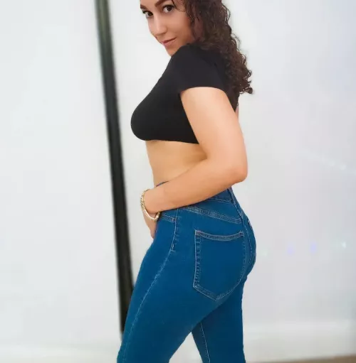 Crop top from the side