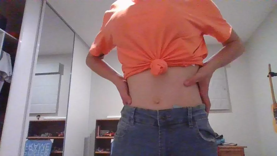 do jeans and and a tied up crop suit me?