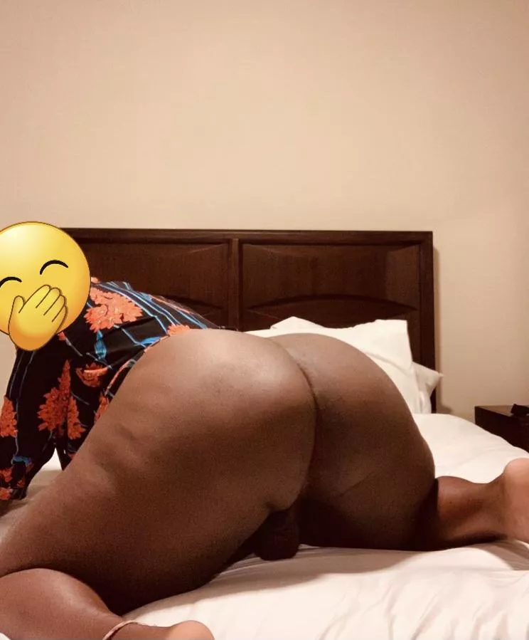 Do y'all wanna see me twerk?🙈 comment down if should or not.🥺💕 21