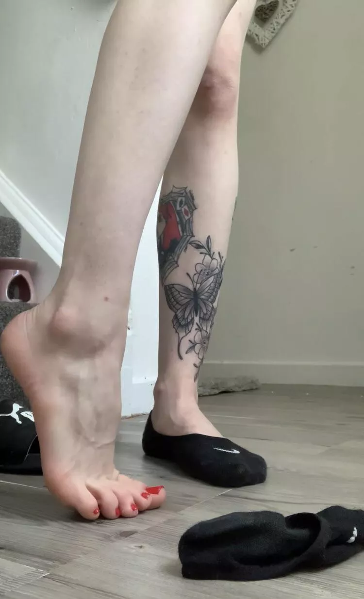 Do you like them red or blue ? 💅