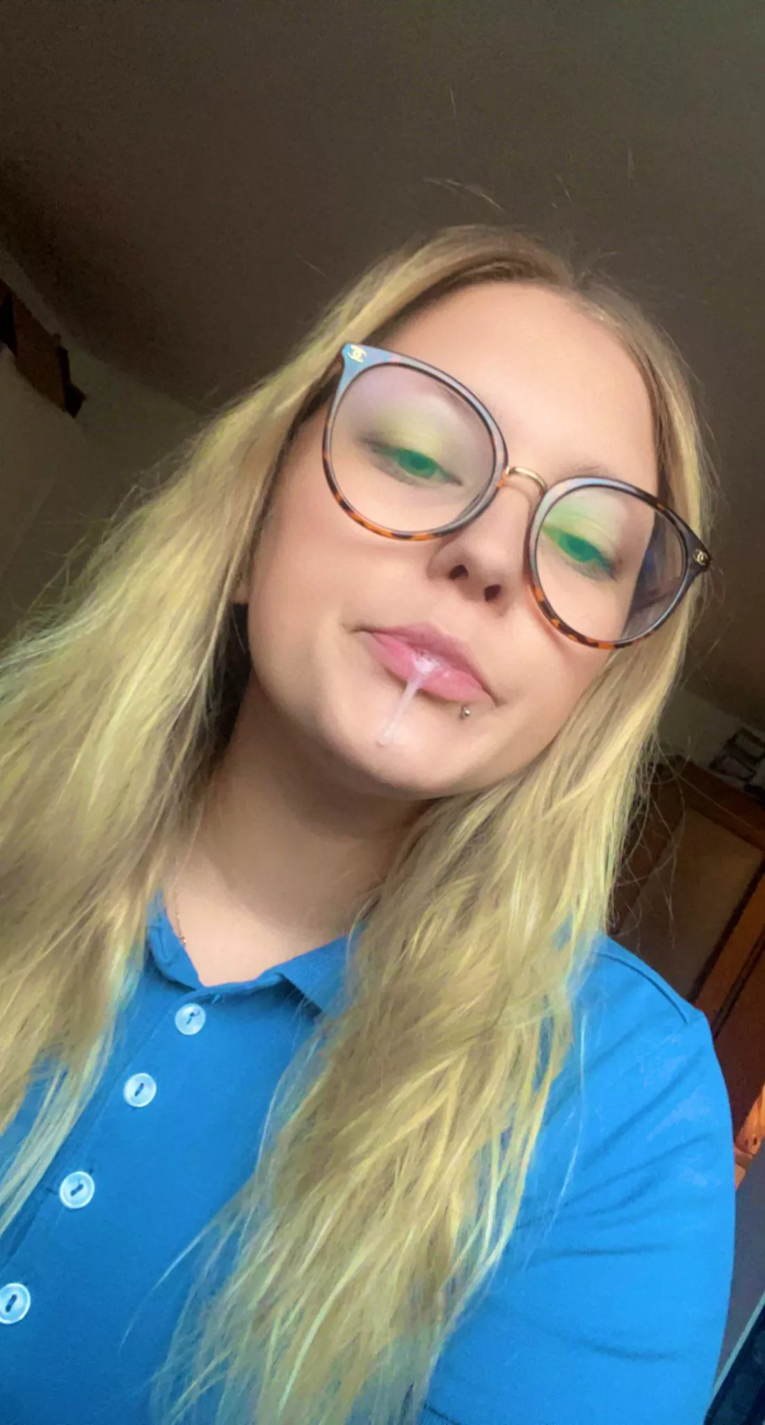 [domme] You look so good on your knees, now open your mouth…