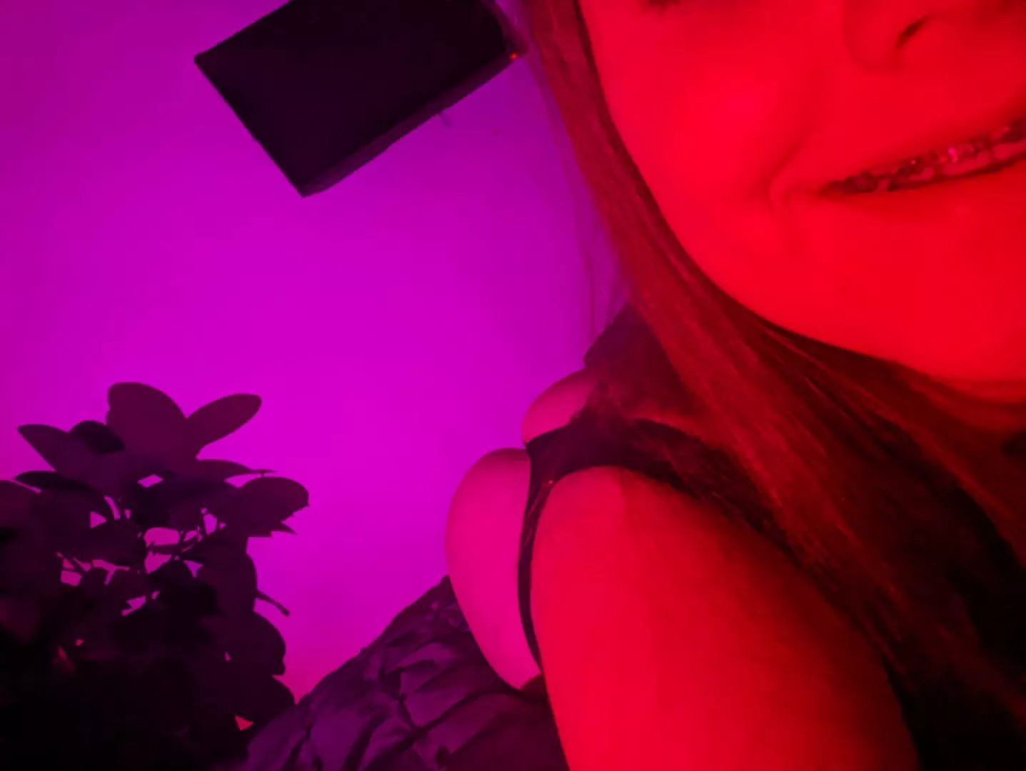 F18 - would you let me send you nudes?