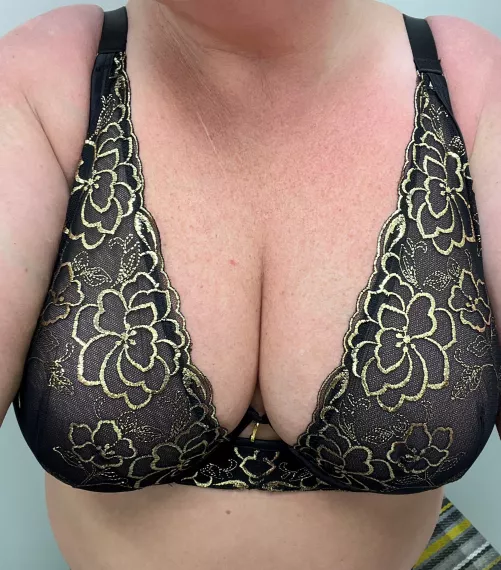 [F41] Bra trying on day