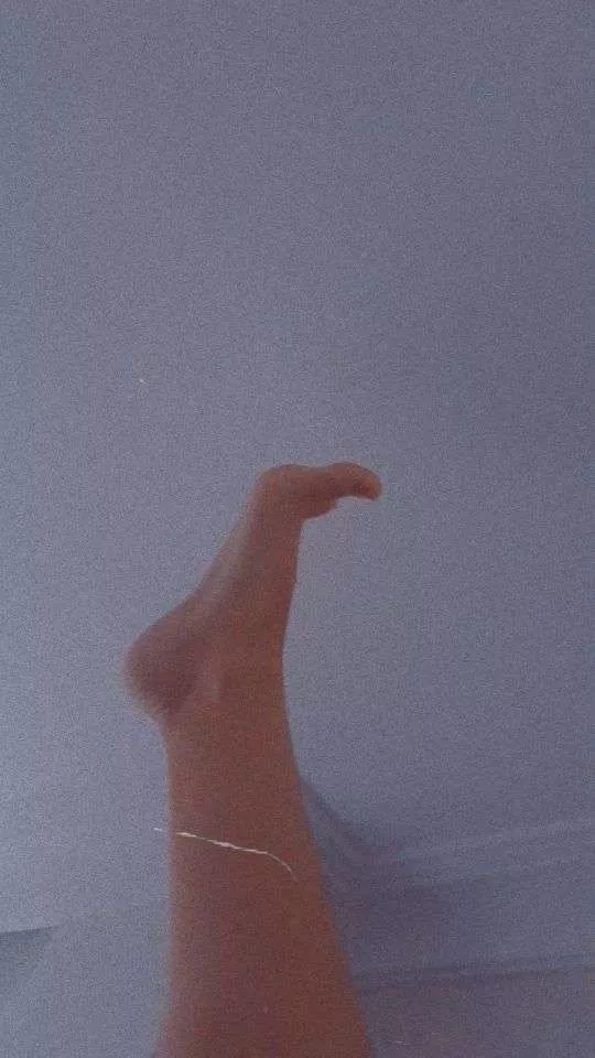 Fuck my feet?~ (Dms open)