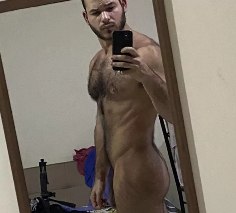 Hairy and sweaty 🥵