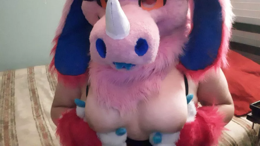 help me hold these~? [F]