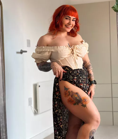 I feel like a tavern wench and I love it 😂