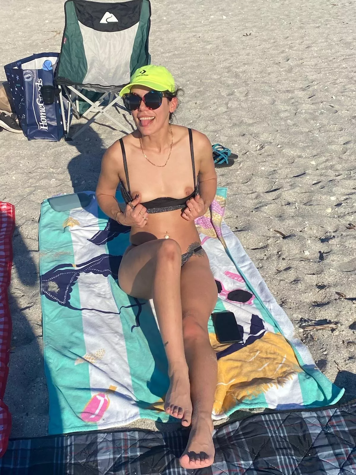 I love flashing my titties in public 🙈