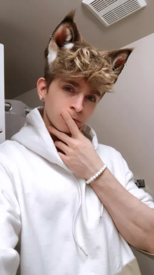 I wanna be a kitty femboy ~ Meow >///<