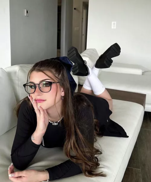 I will feed TikTok feet if I like your cock