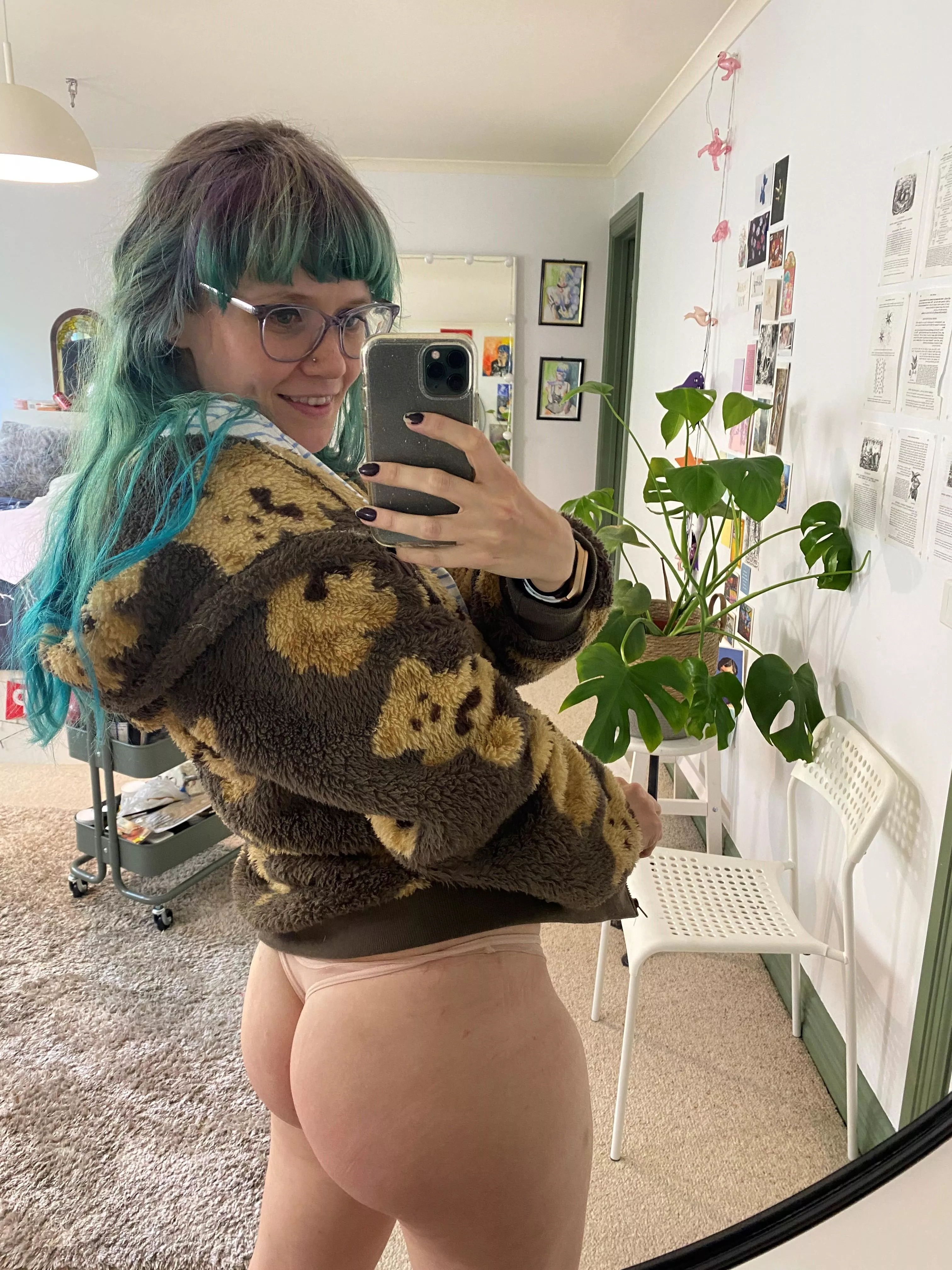 i wonder who would let me make out with them