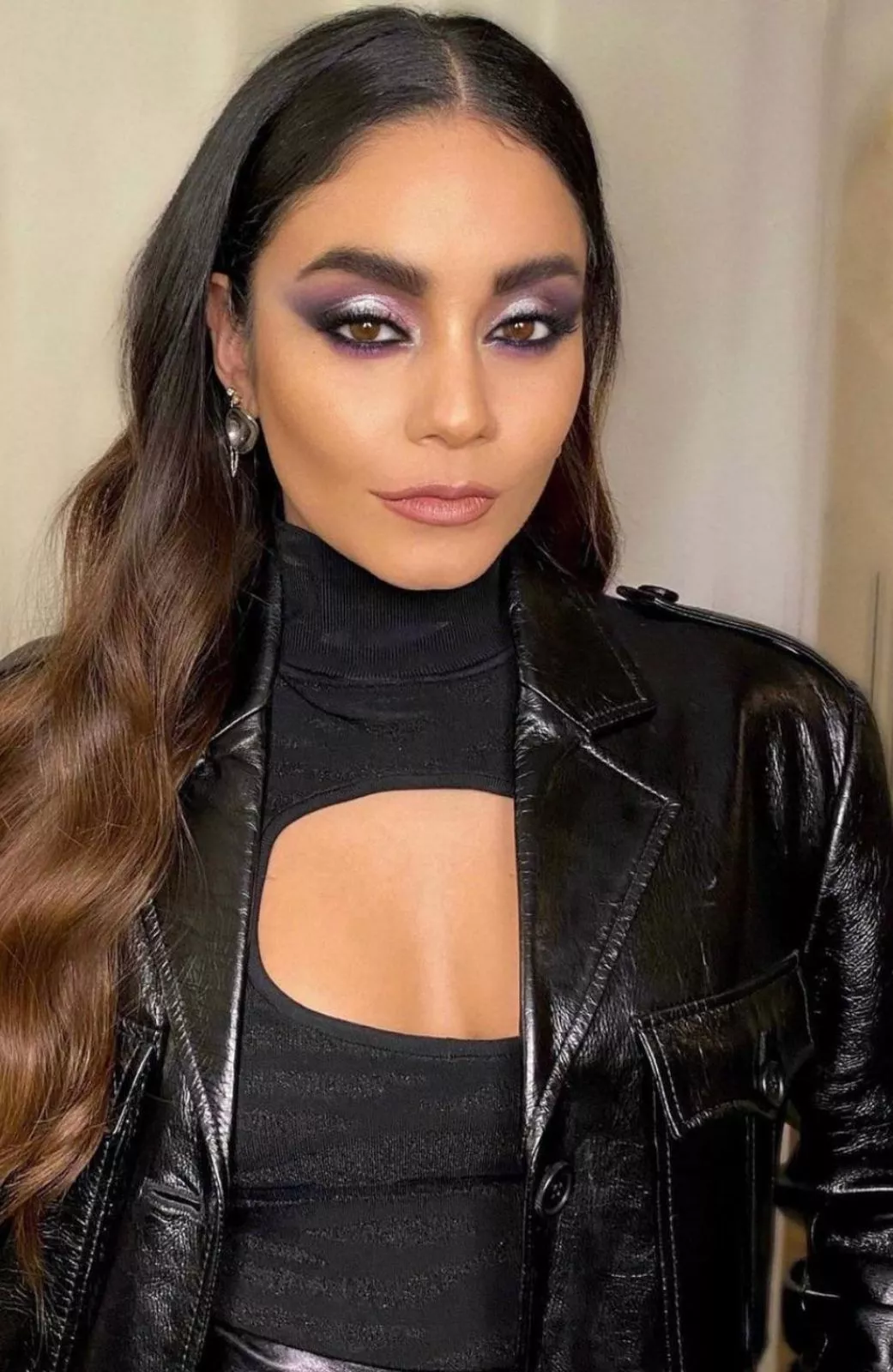 I'm looking for someone who can help me with a Vanessa Hudgens Rp. Put your kinks and limits on your first message