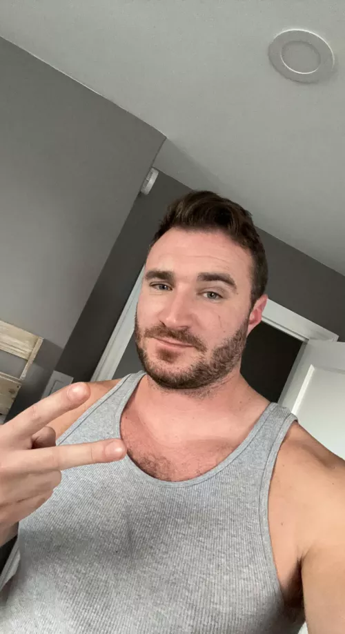 I’m single 🥺 6’2 muscular and a gentleman