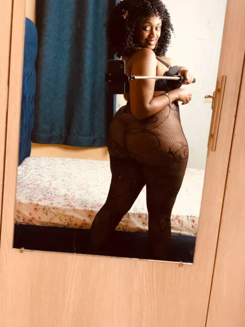 Just a married mom on the hunt for some new dick, you're in? (f)