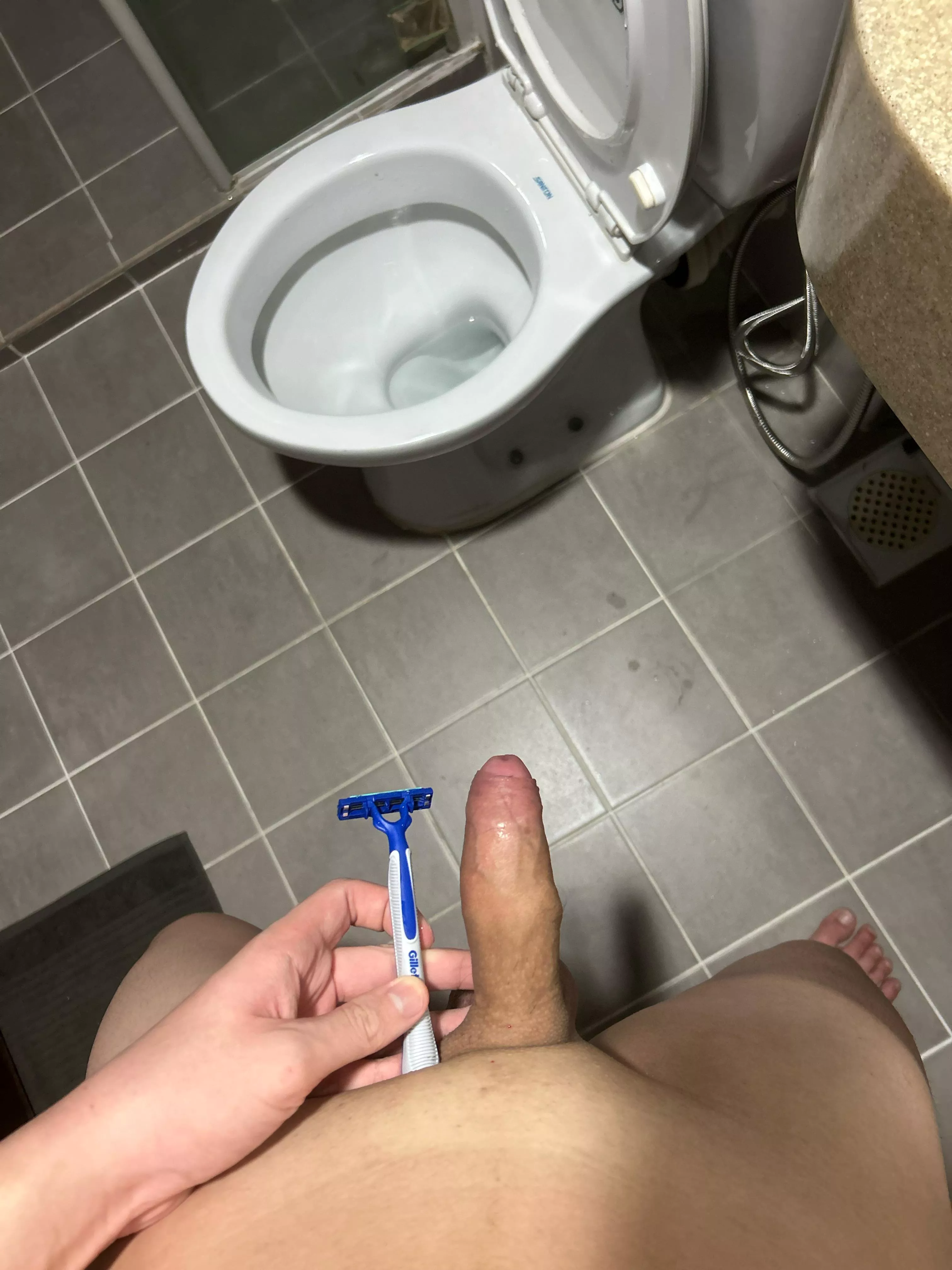 Just lost to a size bet and all my pubic hair I’m not small ok