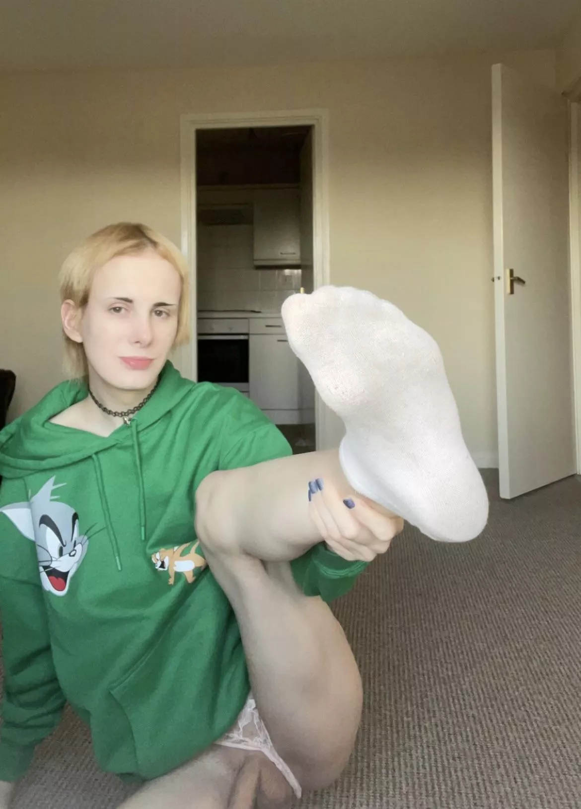 Just sniff the toes and stop talking will you, giving mistress a headache you are useless 😡