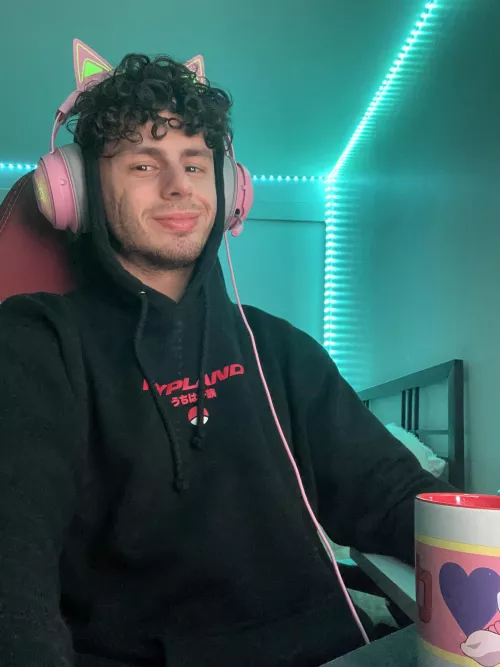 live rn!! come play league with me :) (link in bio)