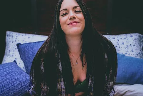 Long hair and flannels are good qualities right?