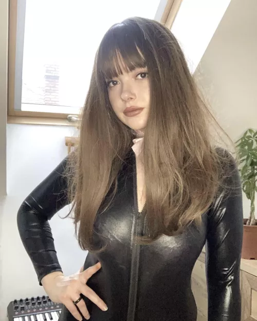 M0mmy came home and is ready to pound you... hard