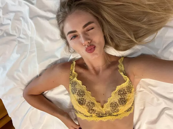 Me and my little two girlfriends 😅😍[IMG]