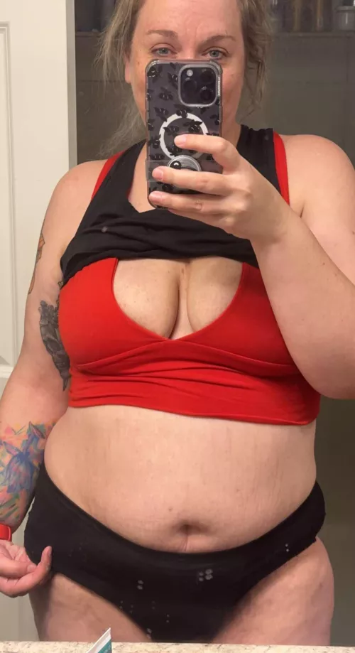 Mommy’s bored, wanna play? 😈🤭💦