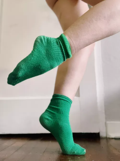 My dirty green socks make your dick go boinggggg I know you're just helpless at the thought of jerking off with them 🤭