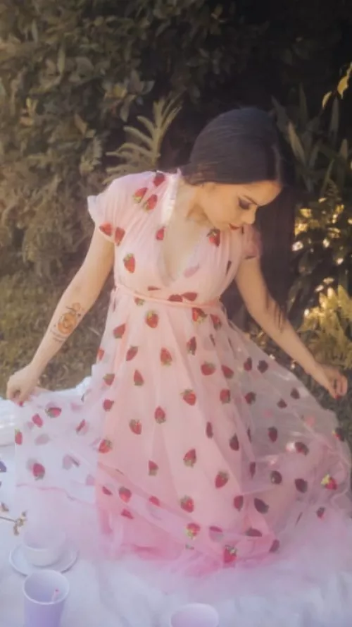 My favorite strawberry pink dress, in the park :)