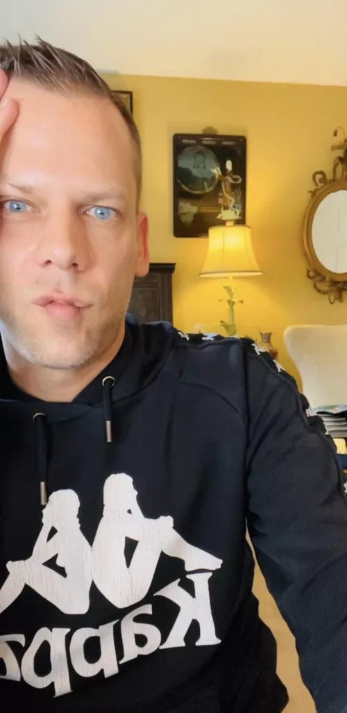 Not a lot of 40 somethings on this sub. Cheers from your resident 40 something 🍻. Kicking off 2023 with covid 🙄.