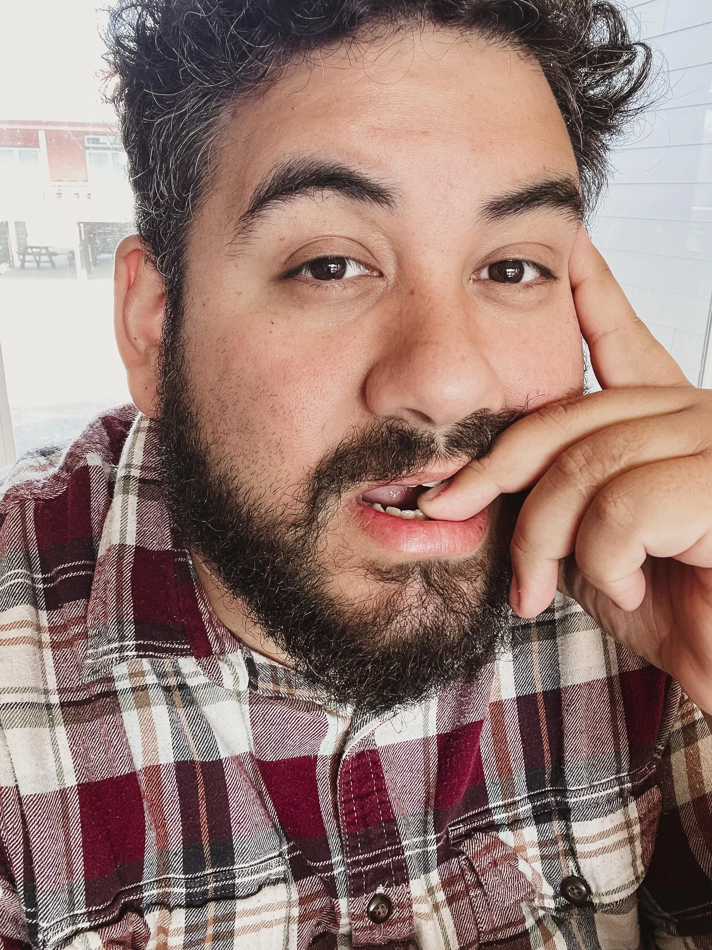 Okay, is it me or is biting sexy?? This pic is making me feel sexy 😊