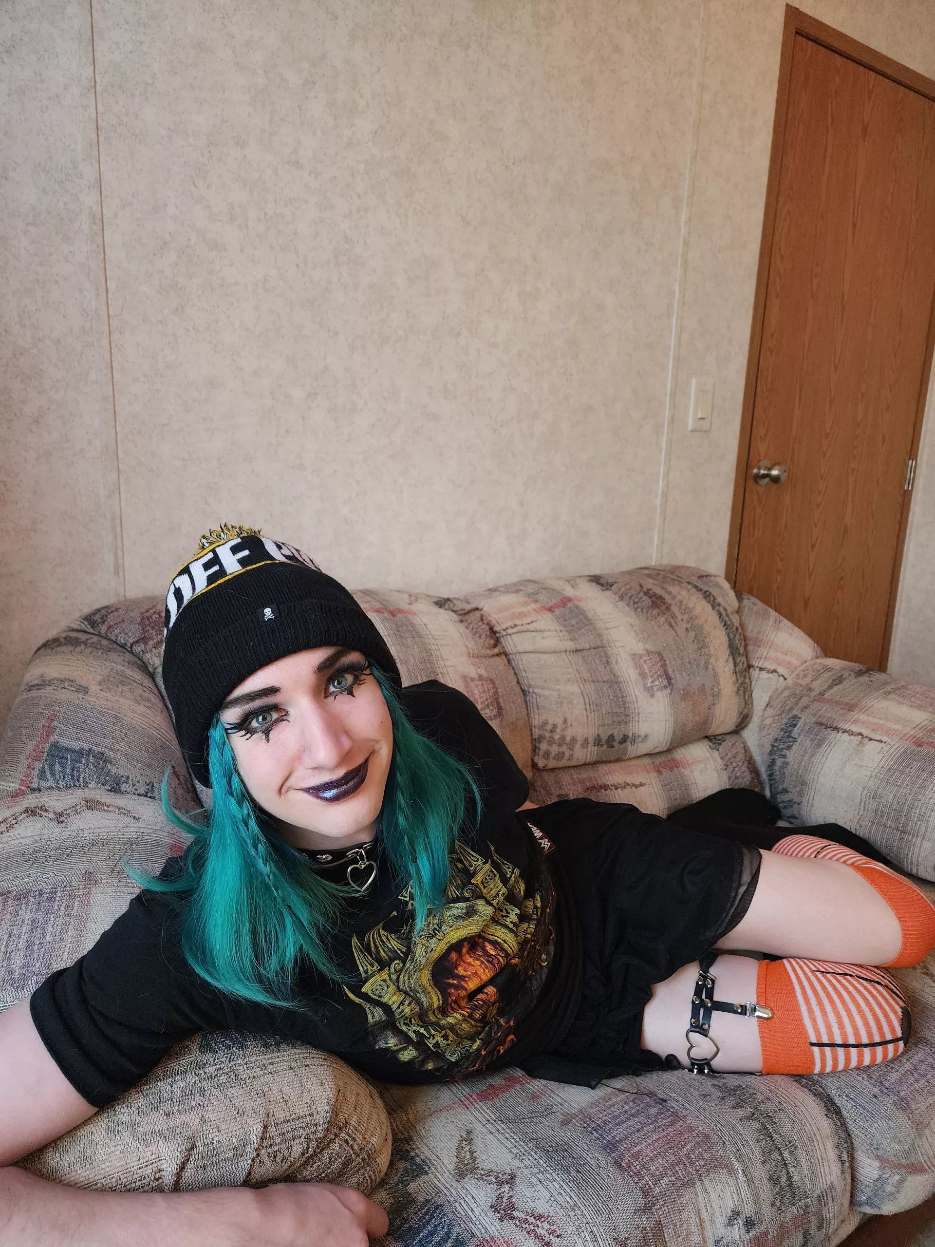 Paint me like one of your goth girls 💙🖤💙