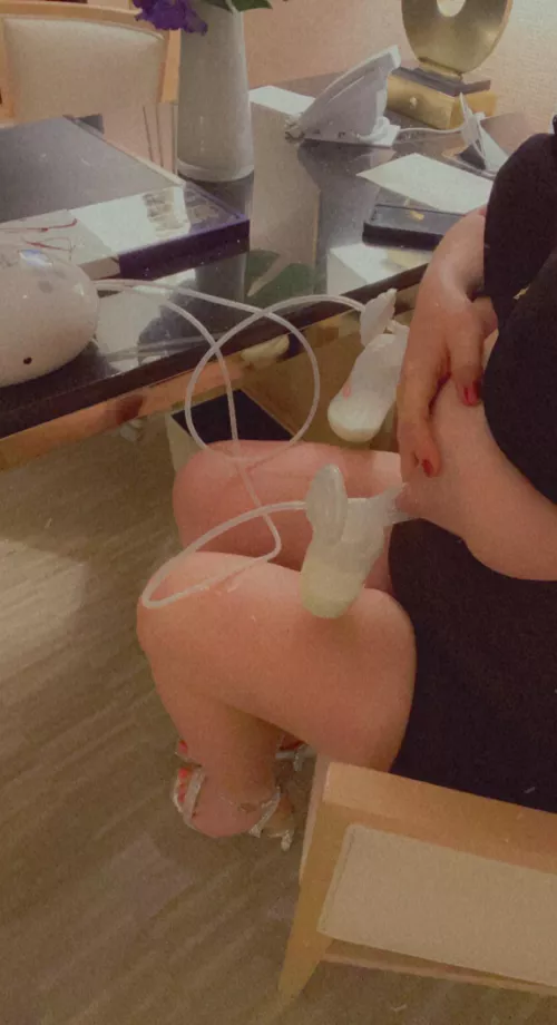 Pumping in heels 👠