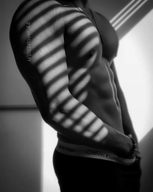 Really loved my old office light…giving me stripes 🐅