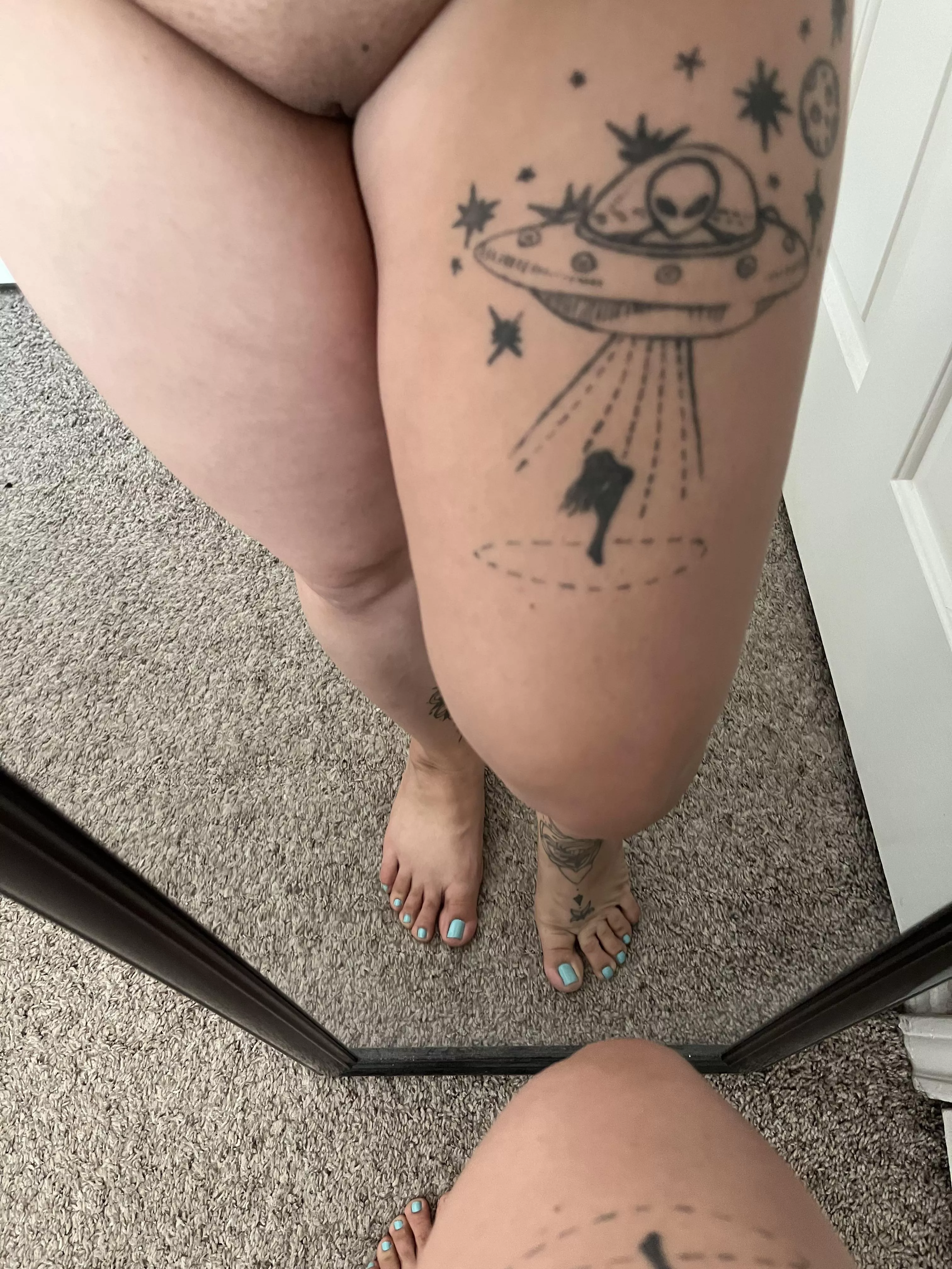 Suck my 👣 or my 😻