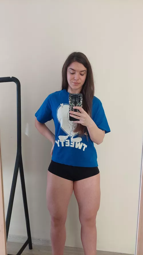 Thick muscular thighs 😋💪