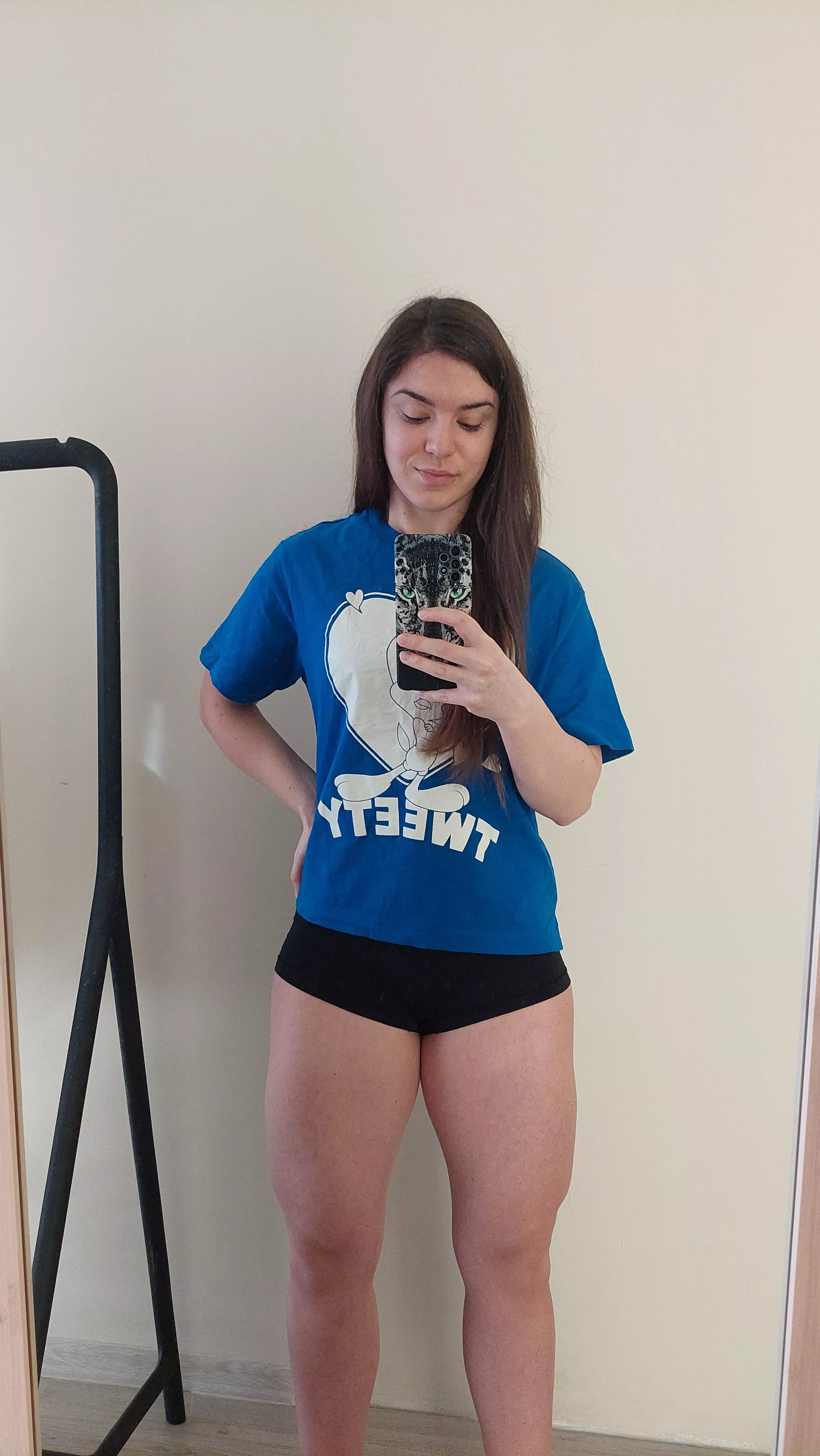 Thick muscular thighs 😋💪