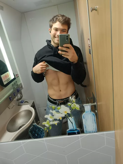 Travel selfie 😊 wanna travel together 😏