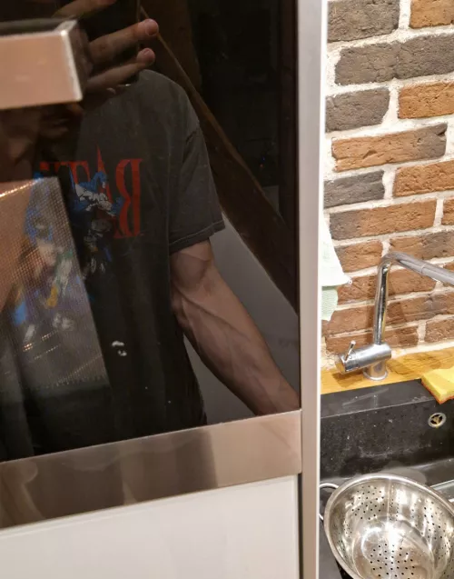 waiting for pasta to cook