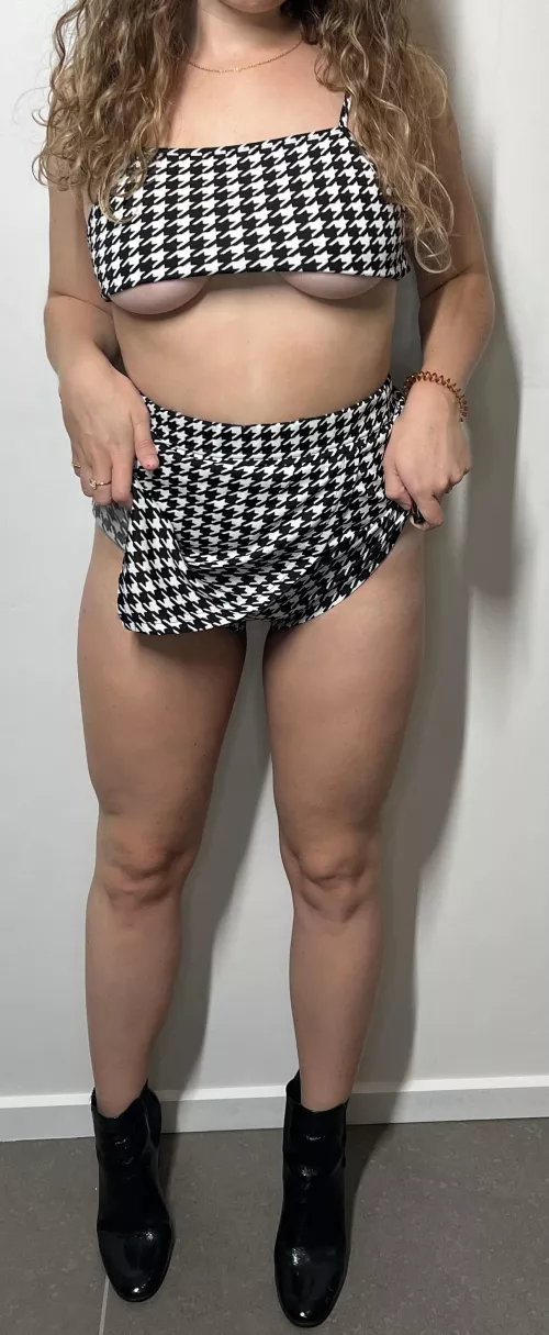 What do you think of my new outfit? 😌