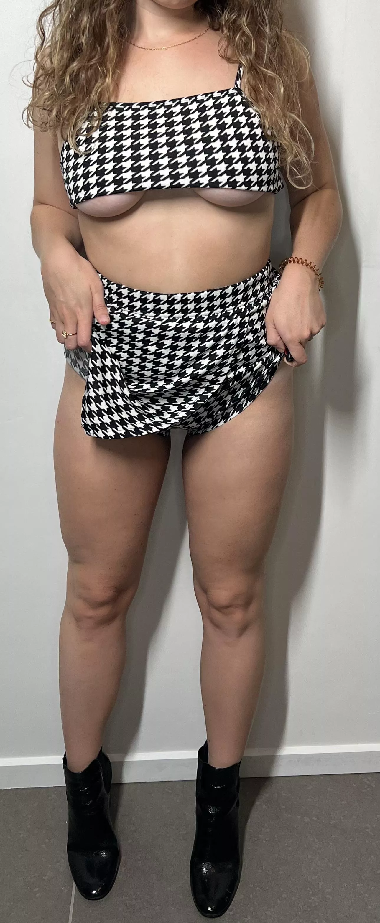 What do you think of my new outfit? 😌