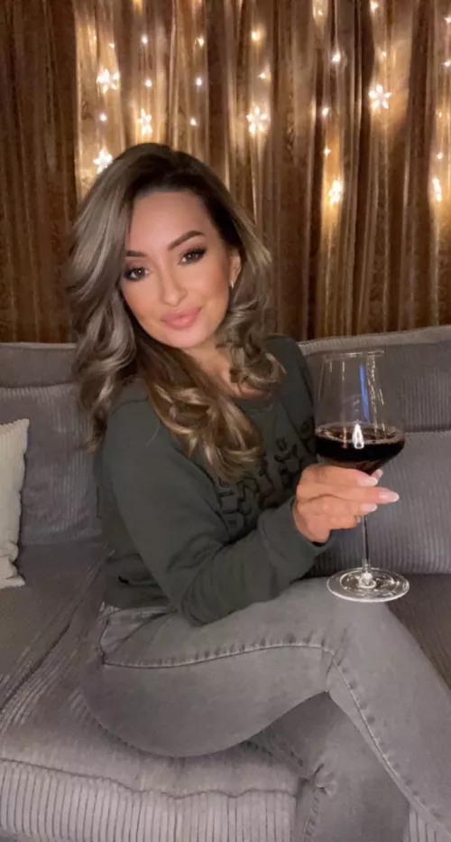 Who wants naughty babe here?💦😈