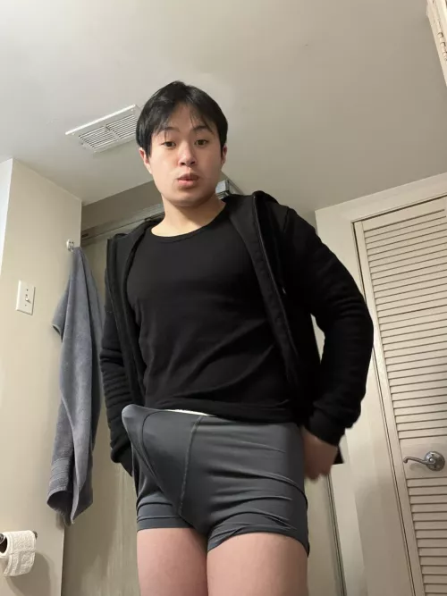 Who Wants To See Me Relieve This In My Bottom's Ass?